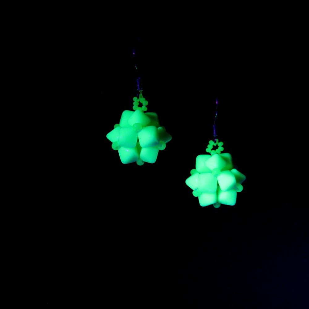 Uranium glass beaded bead earrings - Picture 8 of 16